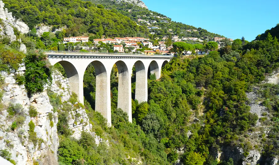 White Arch Bridge on Moyenne Corniche